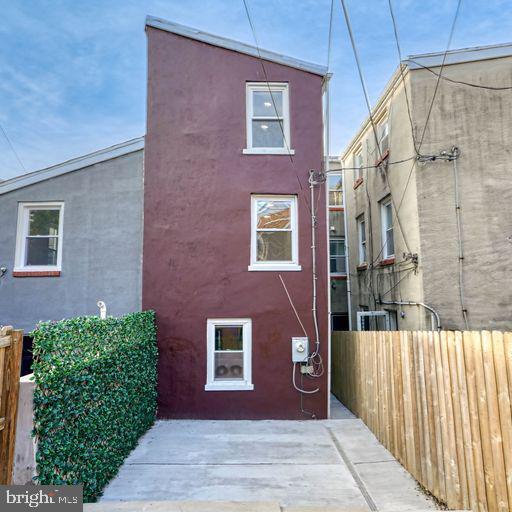 Building Photo - 1222 E Eager St