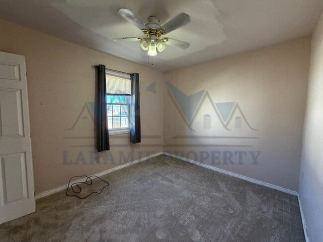 Building Photo - 656 N Cedar St