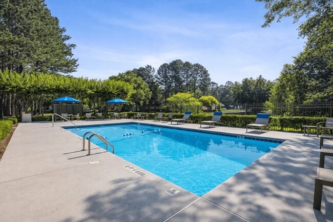 Building Photo - Emerald Pointe