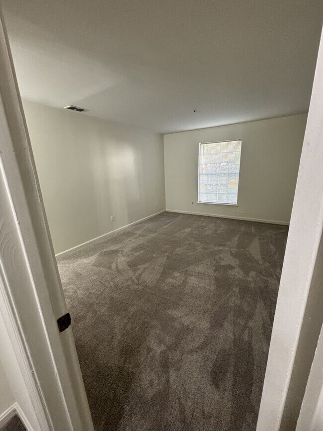 Building Photo - 4805 River Valley Way