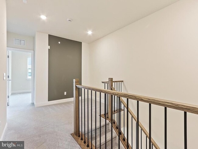 Building Photo - 715 Parker Blvd