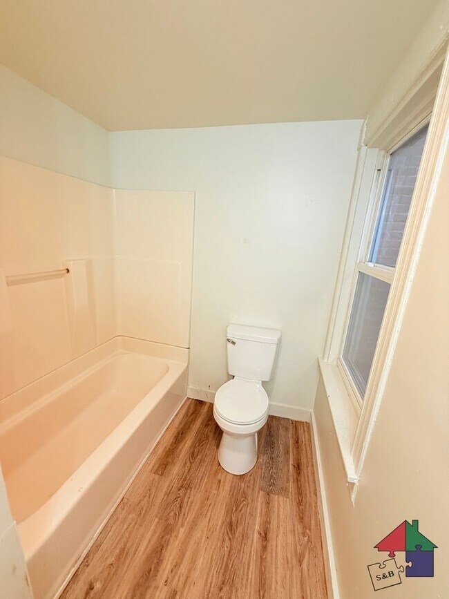 Building Photo - 94 Malletts Bay Ave