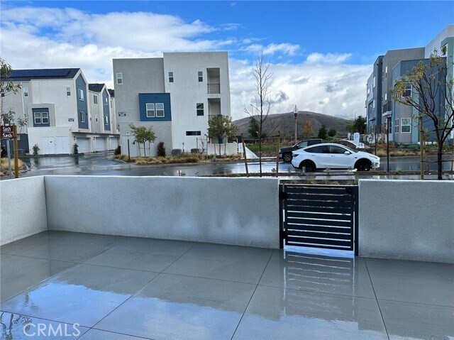 Building Photo - 206 Sash