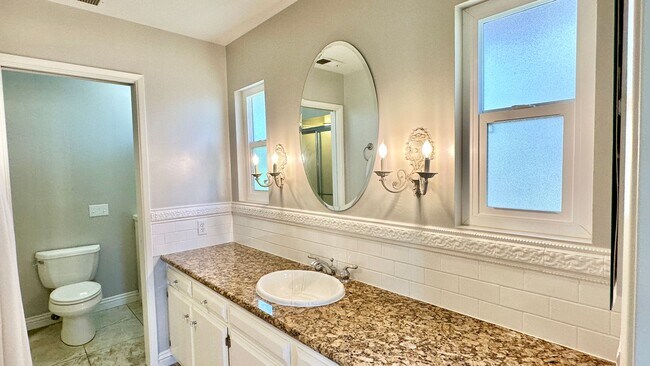 Building Photo - Lovely, Open Floor Plan, Single Story Located in the Desirable Live Oak Estates of Fallbrook!