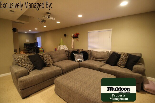 Building Photo - Beautiful 3 bedroom home that includes a f...
