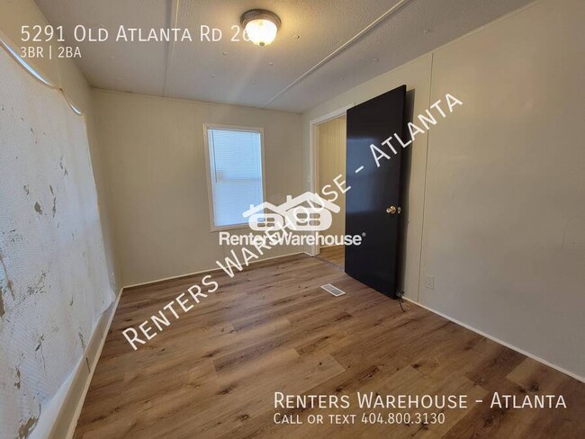 Building Photo - Spacious 3 Bedroom in quiet Mobile Park Ha...