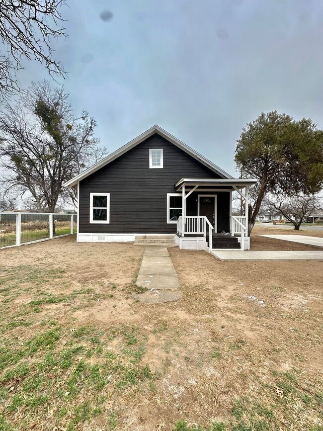 Building Photo - COMING MAY 2026!!! - Fully Remodeled 3-Bedroom Home w/ Bonus Room!!