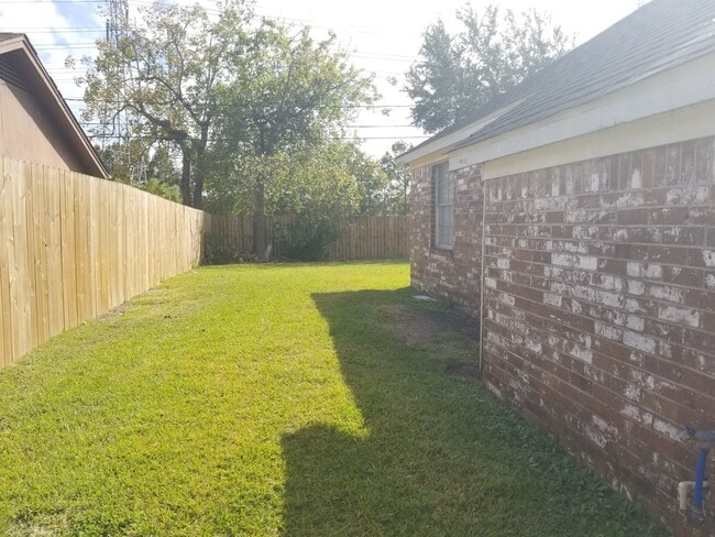 Building Photo - 11902 Sagedowne Ln