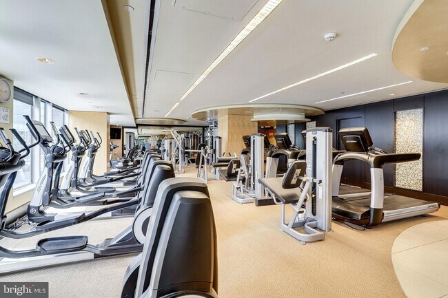 Building Photo - 1111 19th St N