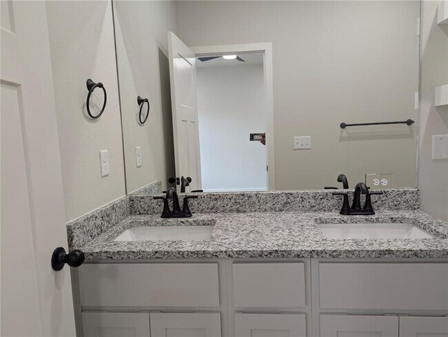 Building Photo - 541 Cosmos St