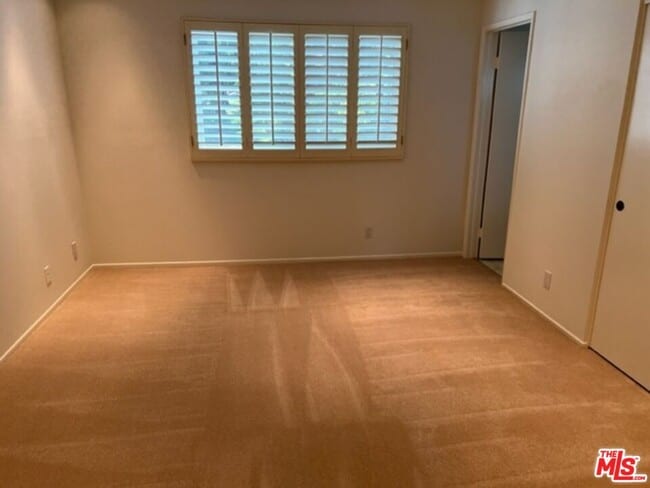 Building Photo - 1656 Palisades Dr