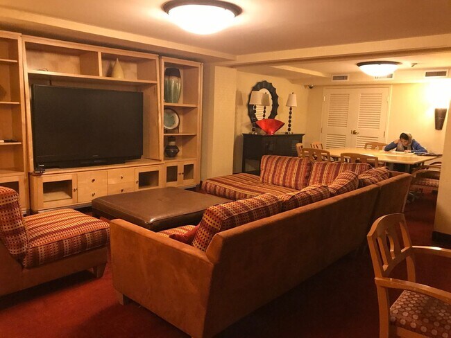 Building Photo - Great Foggy Bottom One Bedroom with Roof T...