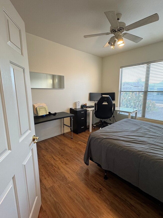 guest room - 1251 E Runaway Bay Dr