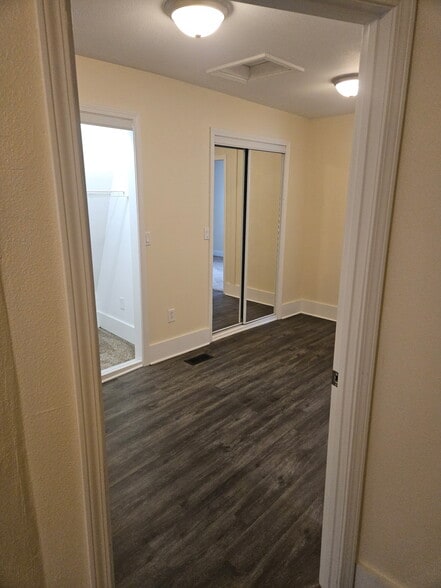 Dressing area - 1214 5th Ave