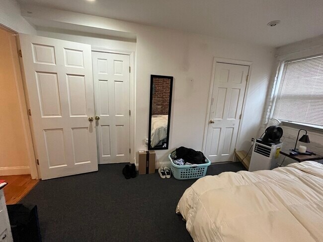 Building Photo - 915 Beacon St