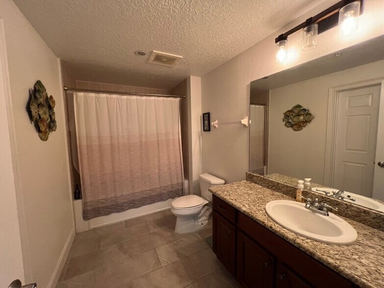 Bath 2 - 225 W Seminole Blvd