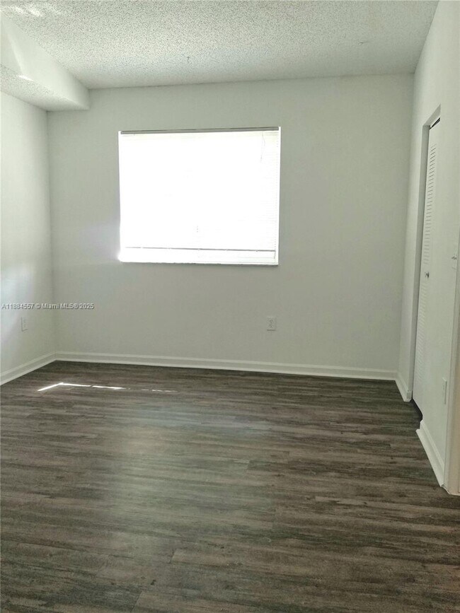 Building Photo - 3211 Sabal Palm Manor