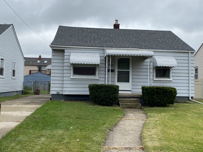 Primary Photo - 1577 Lindbergh St