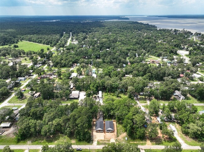 Building Photo - 210 Canary St