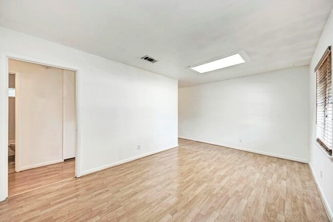 Building Photo - 1805 Mohle Dr