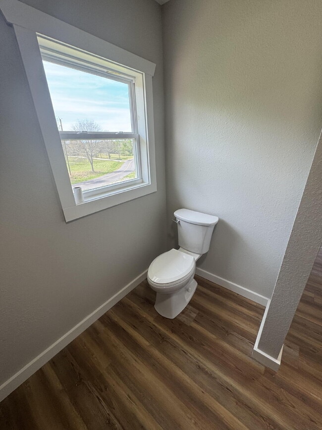 Building Photo - 1885 Everett Rd