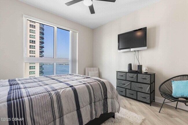 Building Photo - 231 Riverside Dr