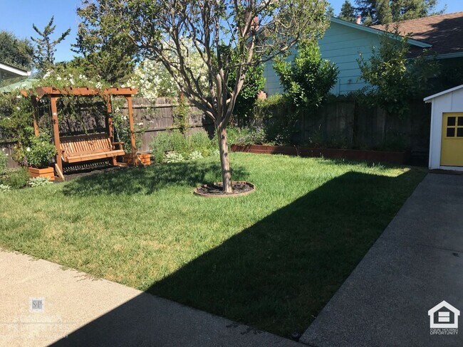 Building Photo - 626 White Briar Dr