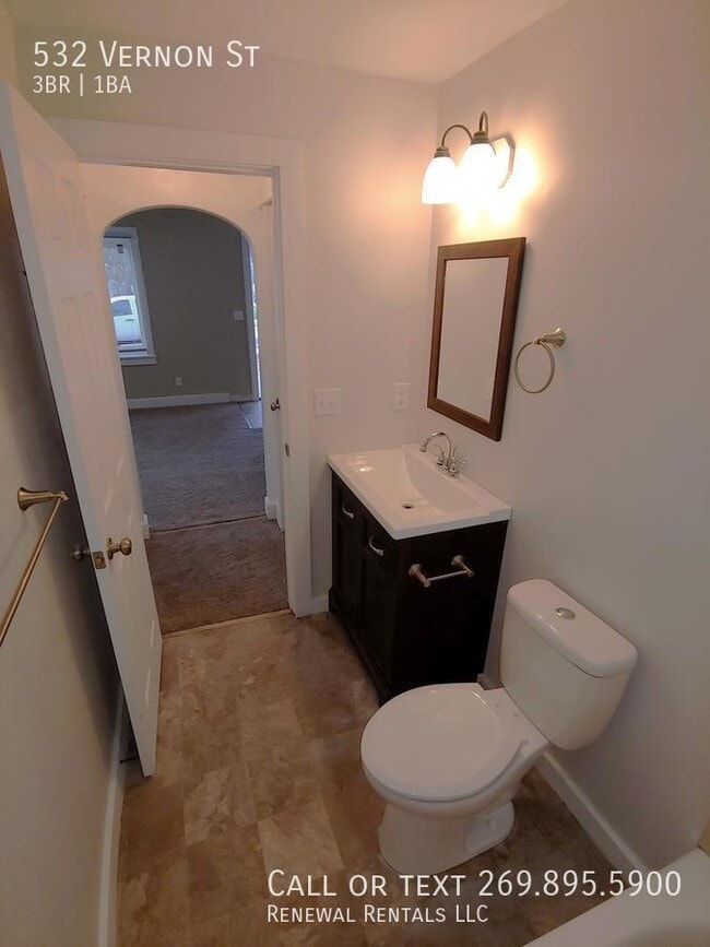 Building Photo - 532 Vernon St