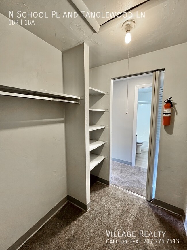 Building Photo - 335 N School Pl