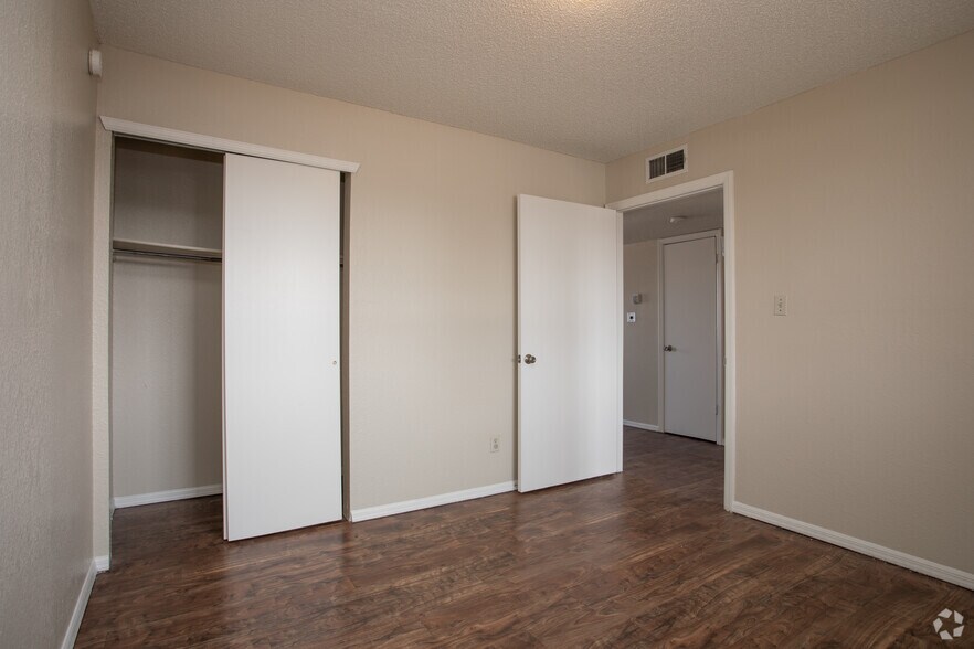 2BR, 1BA - 800SF - Western Gallagher