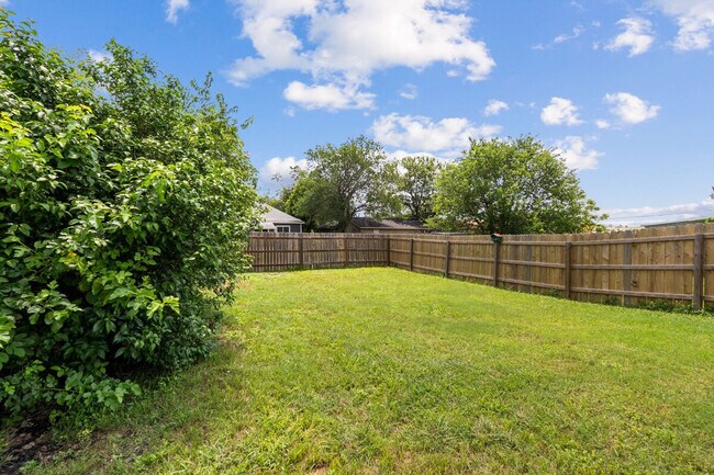 Building Photo - 404 Sloan St