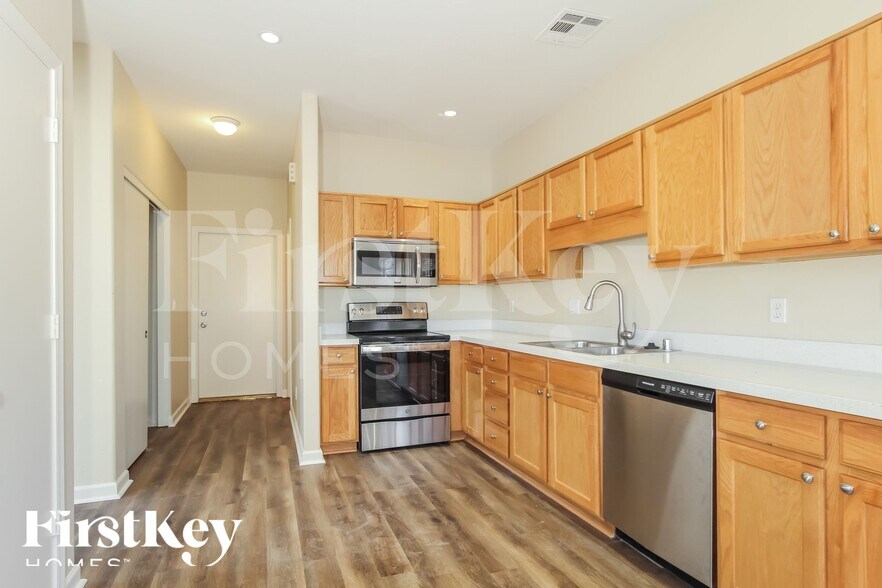 Building Photo - 22022 N 29th Dr