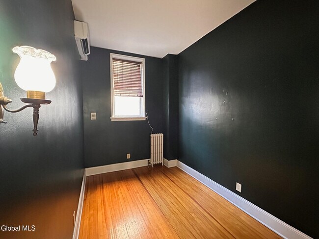 Building Photo - 15 2nd St