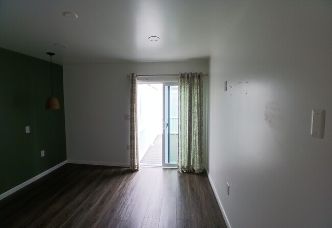 Building Photo - 94 N Pearl St
