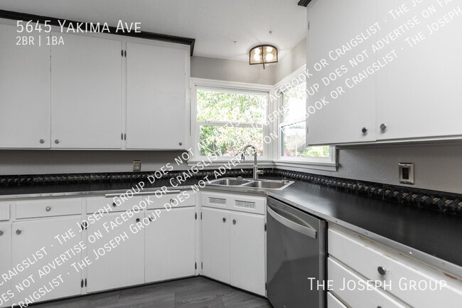 Building Photo - 5645 S Yakima Ave