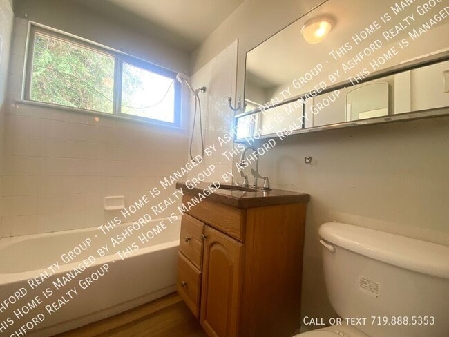 Building Photo - 2215 Bonfoy Ave