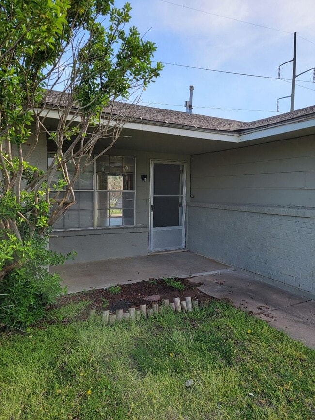 Building Photo - 6948 SW Forest Ave
