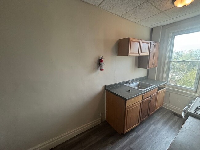 Building Photo - Updated flooring, finished basement, and great outdoor space in a walkable Swissvale location