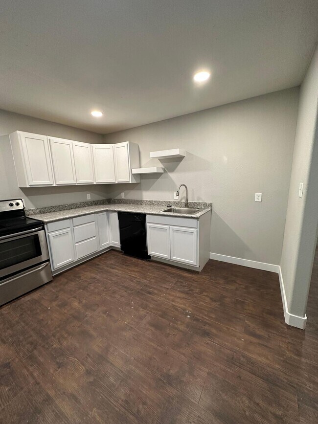 Building Photo - 2824 35th St