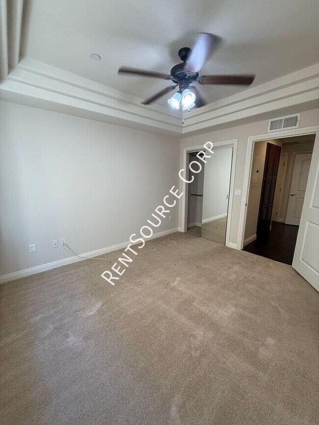 Building Photo - 12044 Hoffman St