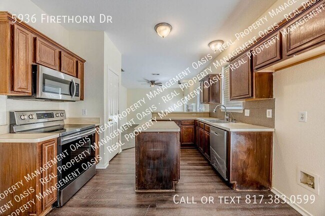 Building Photo - 5936 Firethorn Dr
