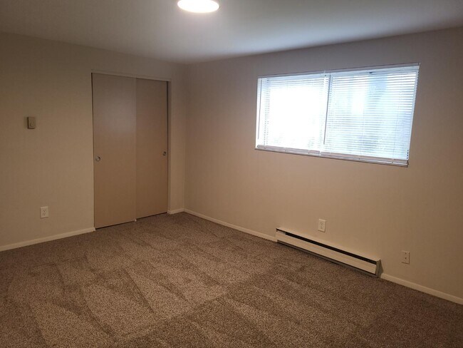 Building Photo - 20-32 Church St - 32-11