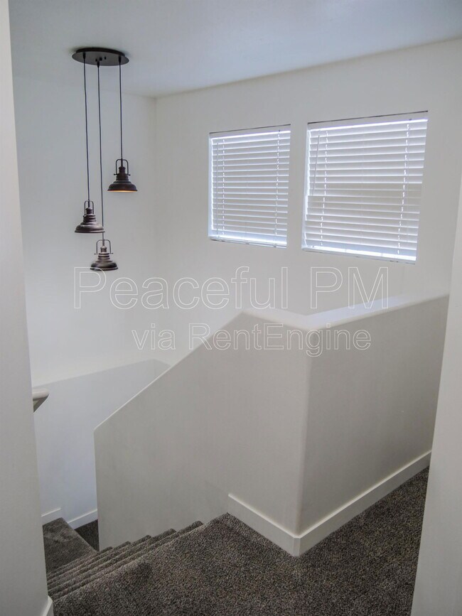 Building Photo - 1878 Juniper Dr