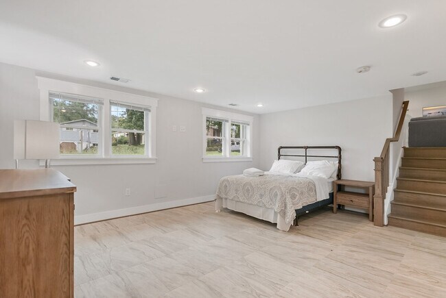 Building Photo - 7900 Heritage Dr