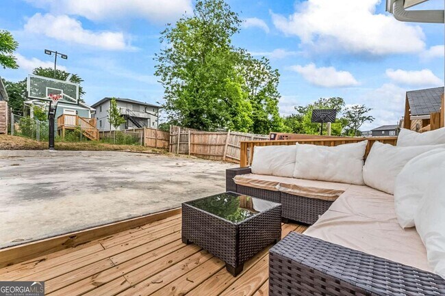 Building Photo - 620 Echo St NW