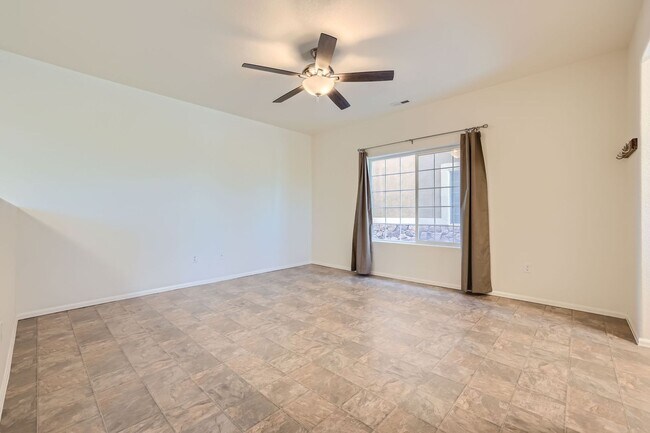 Building Photo - 3 bedroom townhome on north side, attached...