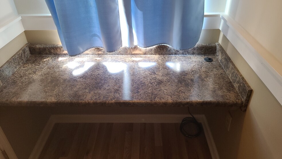 MBR vanity - 1526 Old Oak Ln