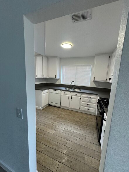 Building Photo - 366 Samsara Ct