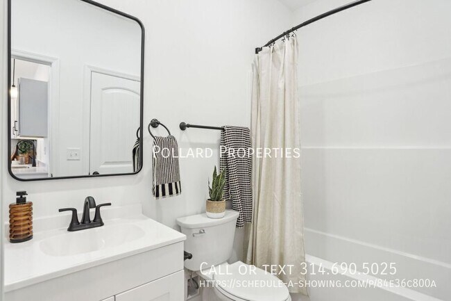 Building Photo - 1402 Parkview Dr