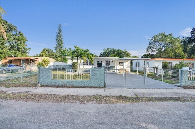 Building Photo - 2100 Service Rd